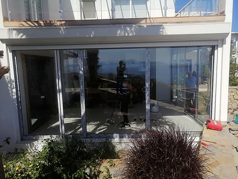 Pamay Yapı’nın Bodrum’da yaptığı cam balkon ve cam sistemleri işi, 3. fotoğraf