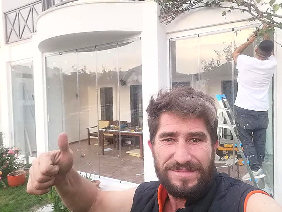 Gümrah Pamay, cam sistemi montajı sürerken